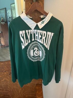 Slytherin Green Crewneck Sweater with Contrast Collar